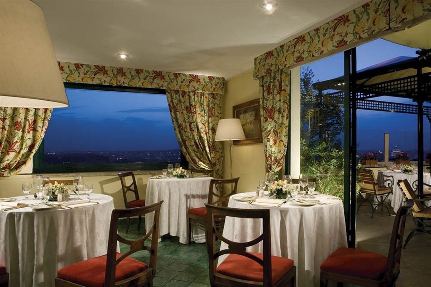 Bettoja-Hotel-Atlantico-Restaurant-14