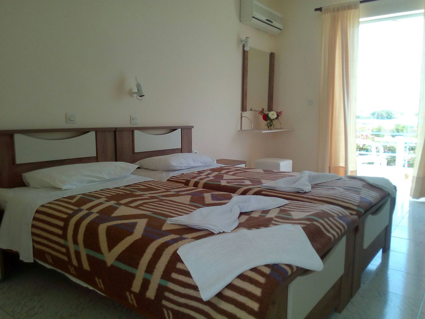 Leonidas-Hotel-And-Studios-Room-30