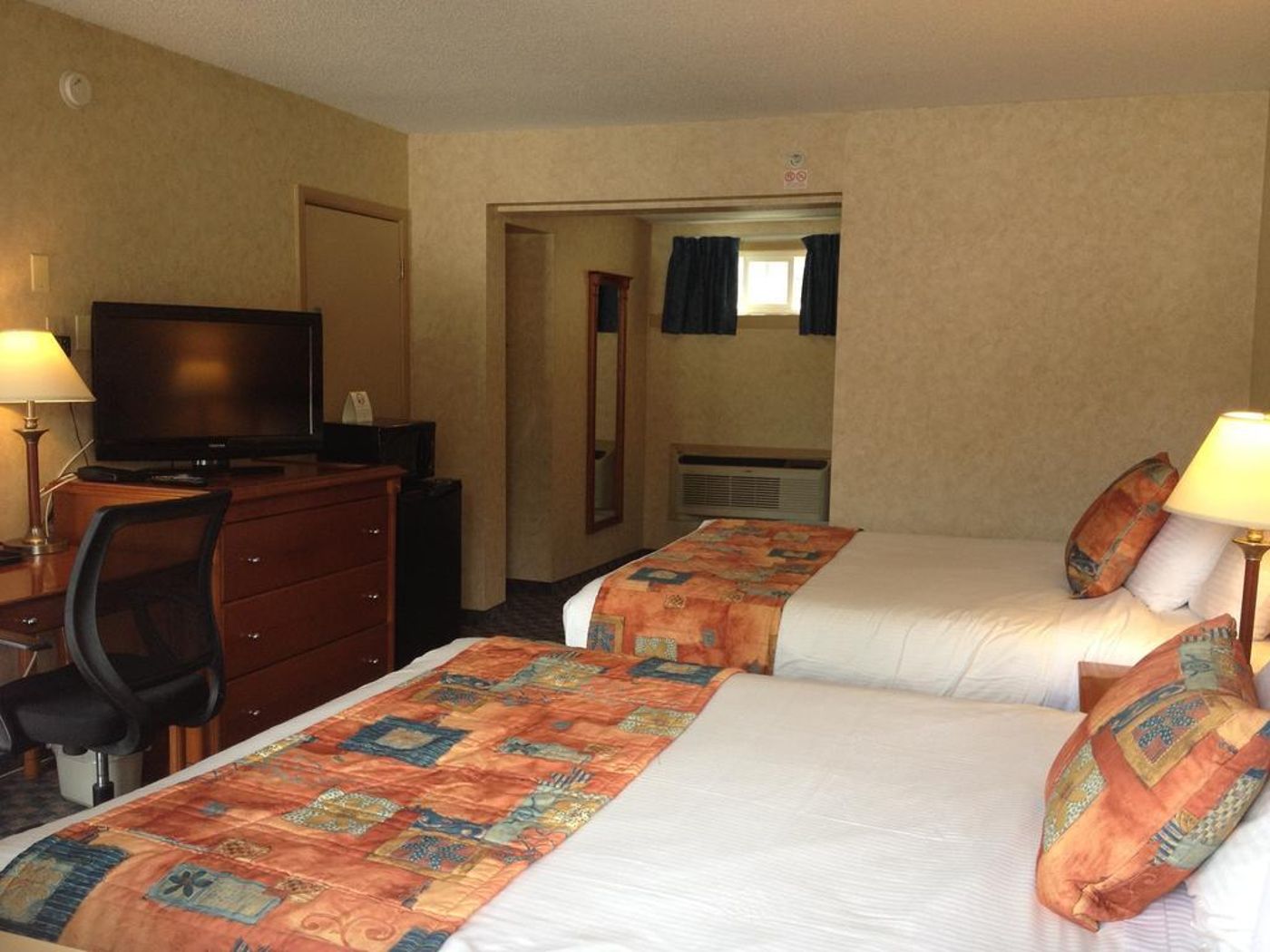 North Vancouver Hotel-Canada-North Vancouver-Room-6