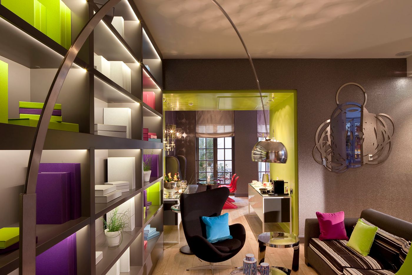 Le Petit Paris-France-PARIS-Lobby-6