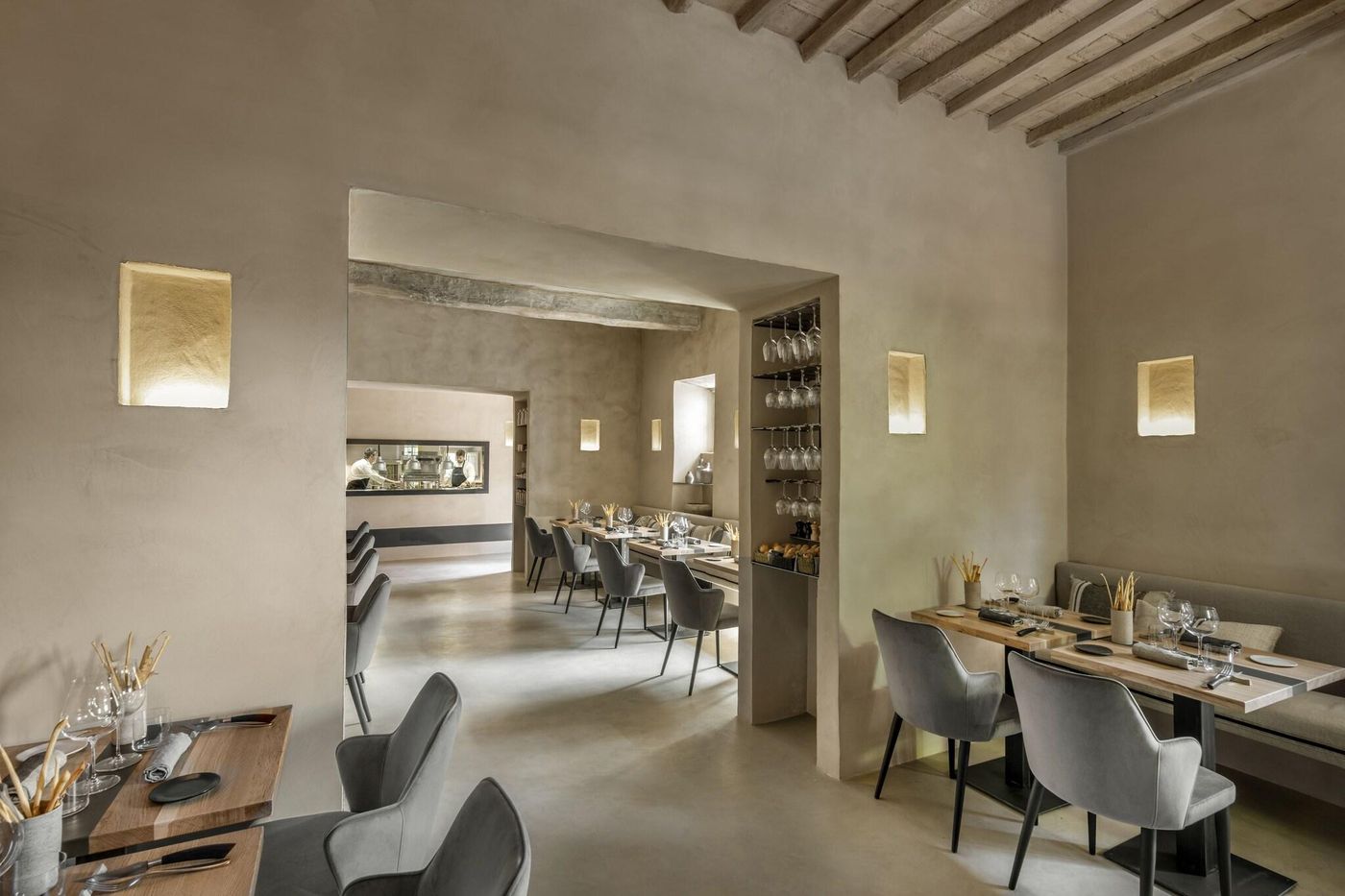 Badia-Di-Pomaio-Restaurant-16