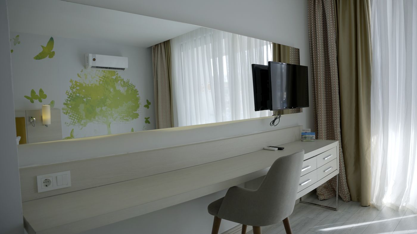 Club-Aqua-Plaza-Room-38