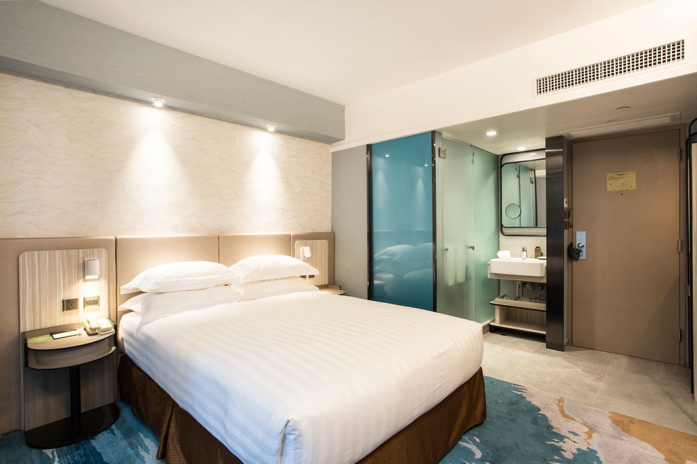 Wharney-Hotel-Room-26