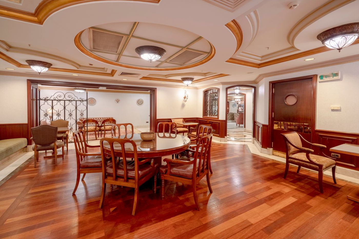 The-Central-Palace-Boutique-Lobby-18