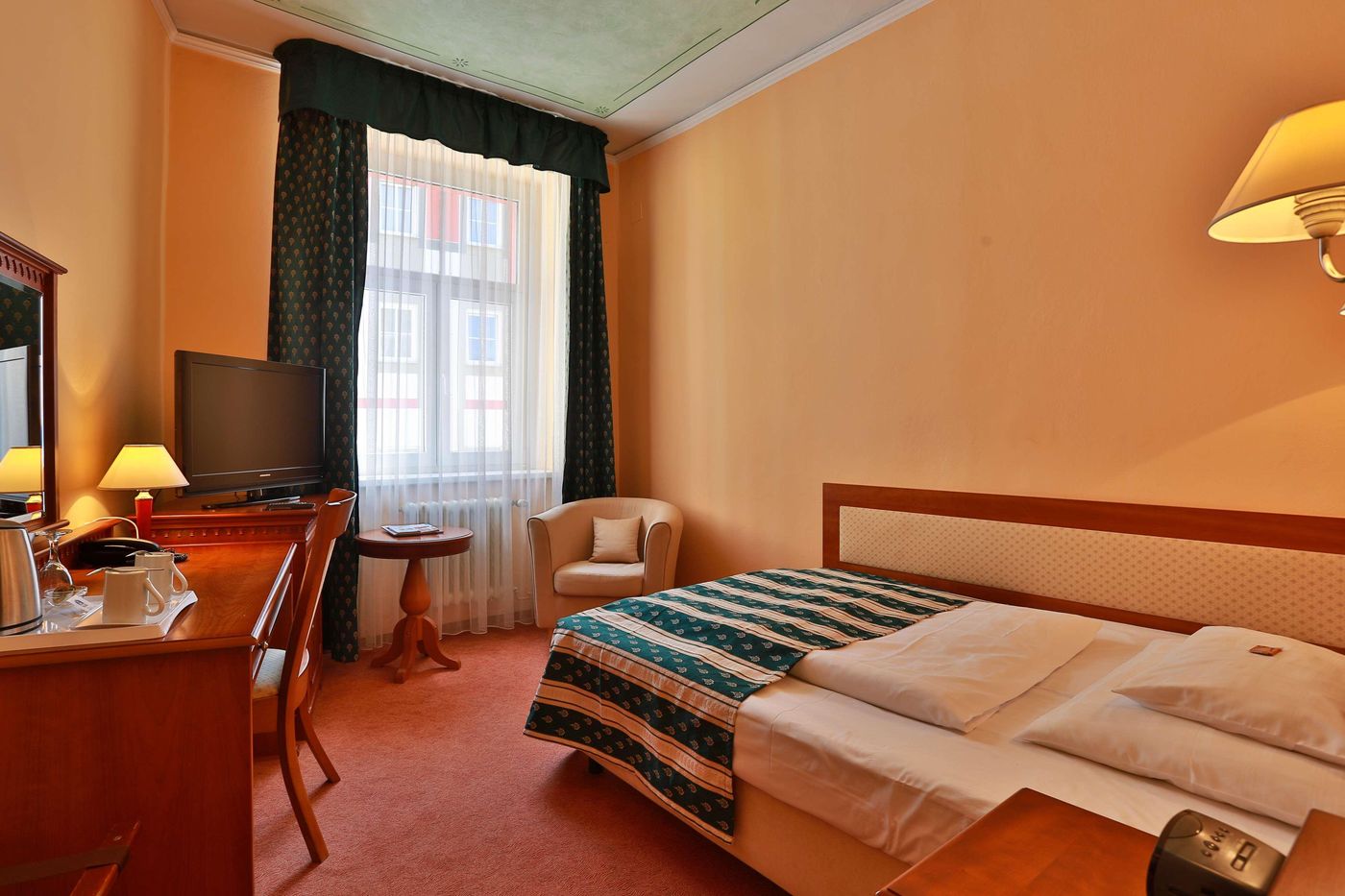 Hotel-Meteor-Plaza-Prague-Room-11