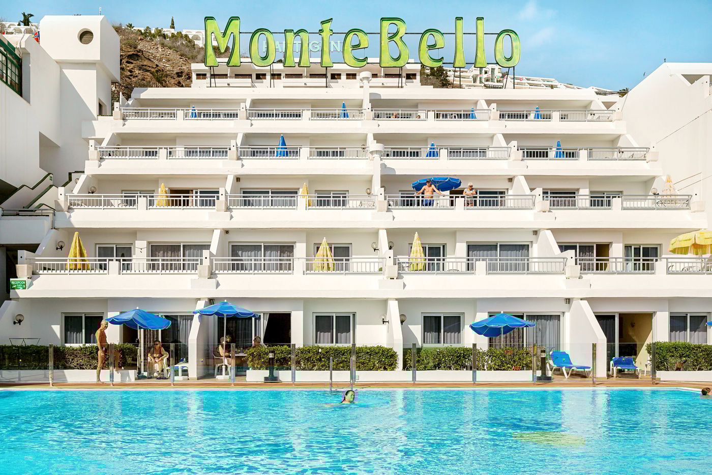 Servatur-Montebello-Apartments-Pool-4
