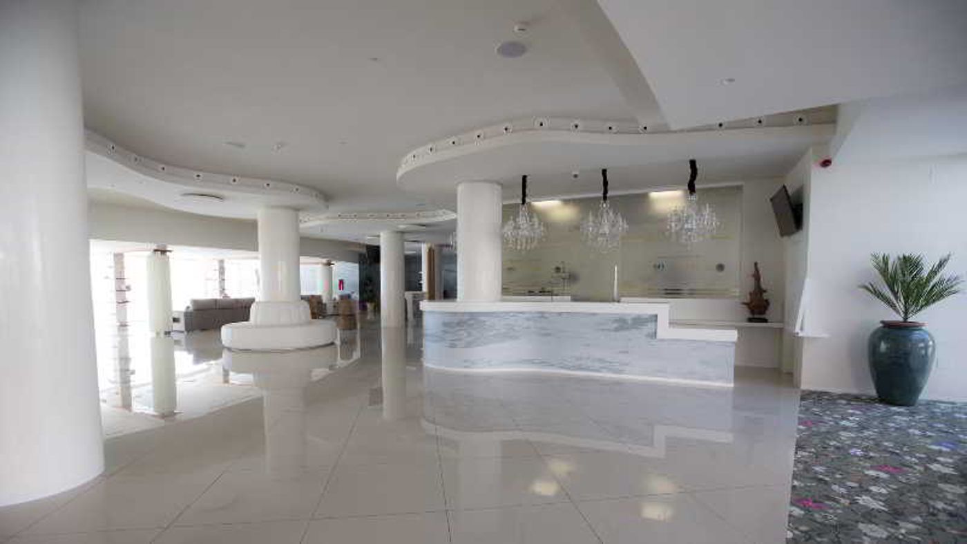 Onhotels-Ocean-Front-Lobby-56