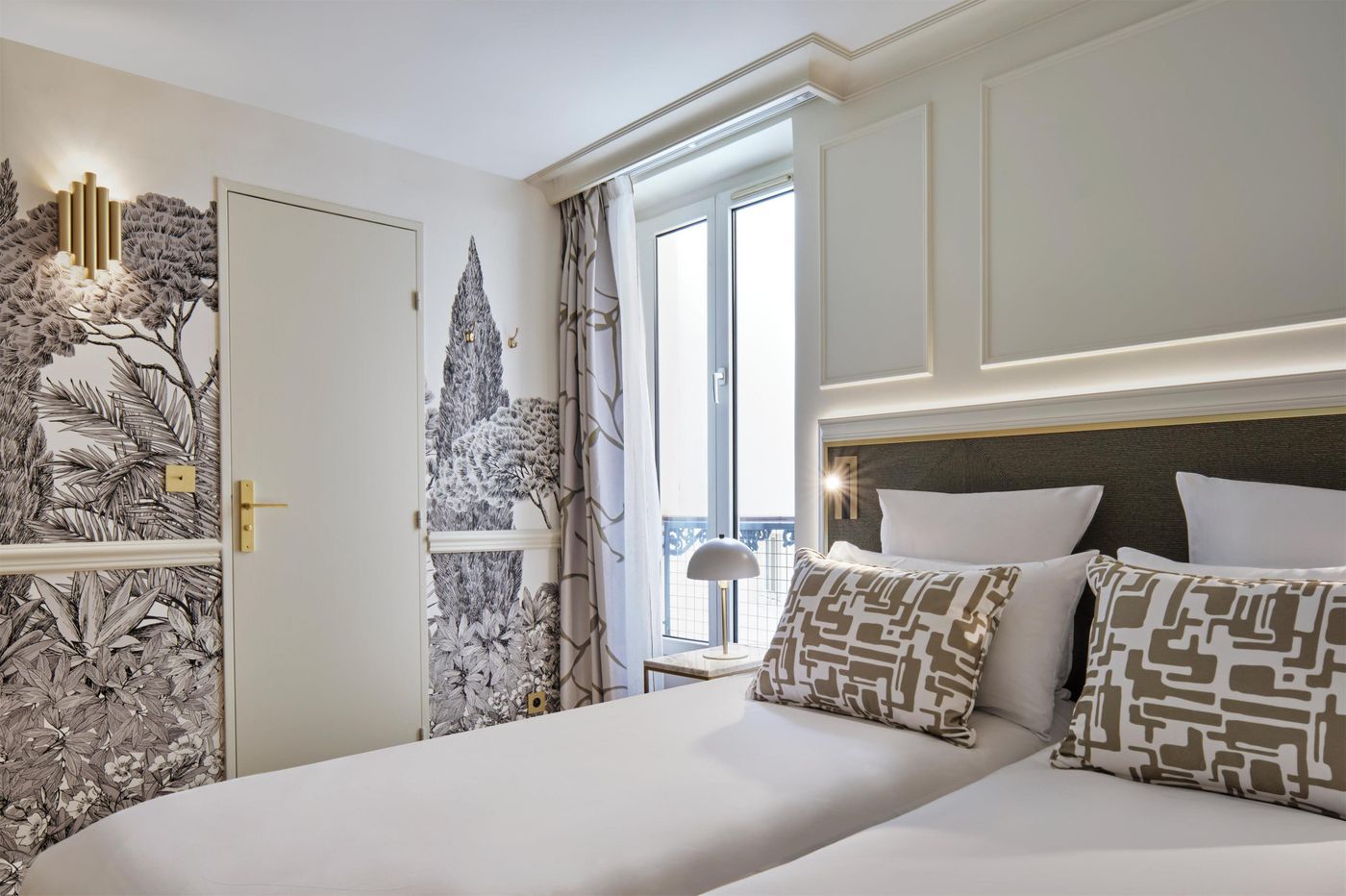 Moulin-Plaza-Room-26