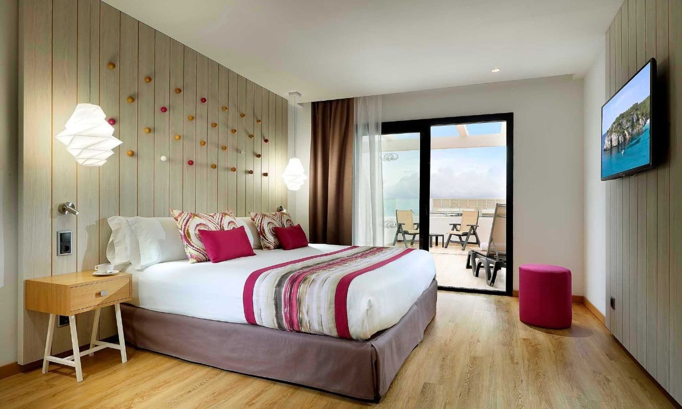 Grand-Palladium-White-Island-Resort---Spa-Room-19