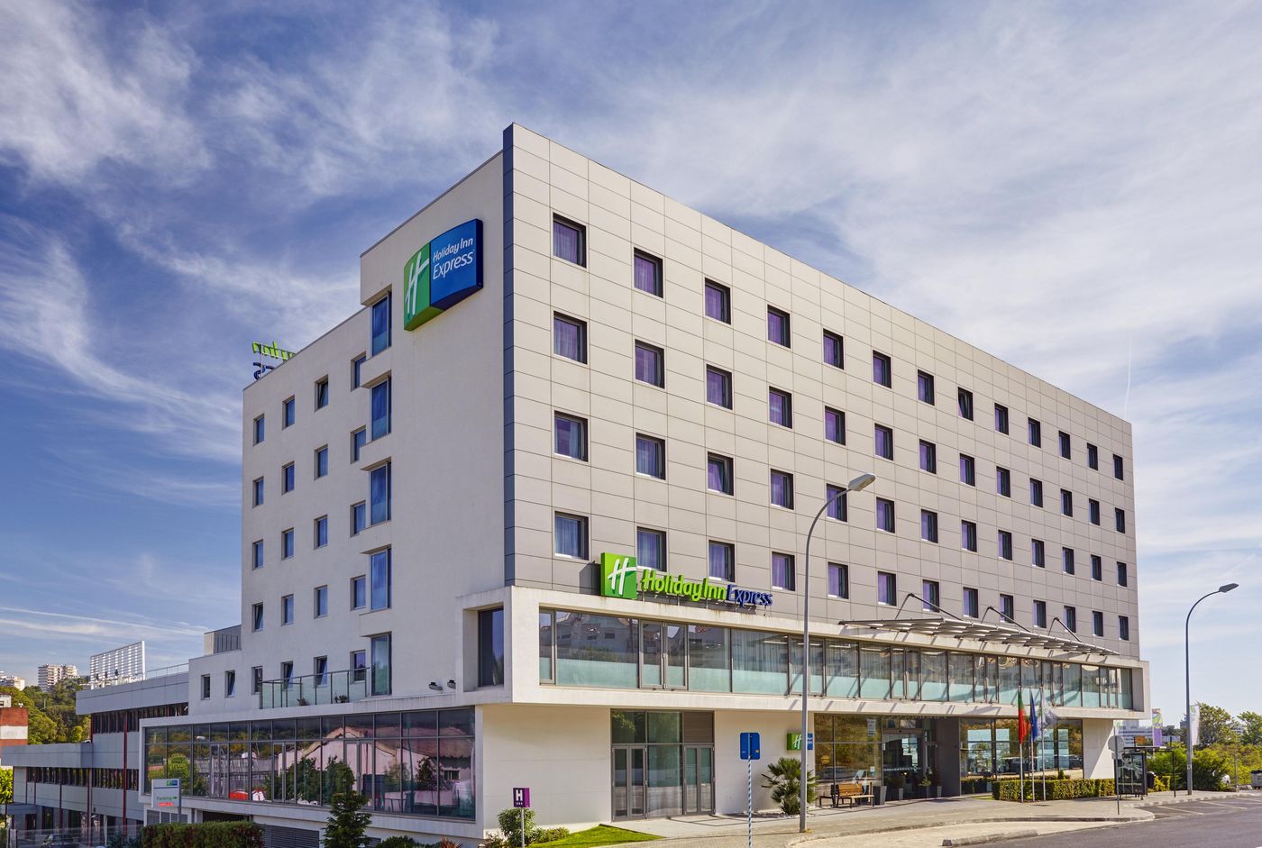Holiday-Inn-Express-Lisbon-Airport-General-view-1