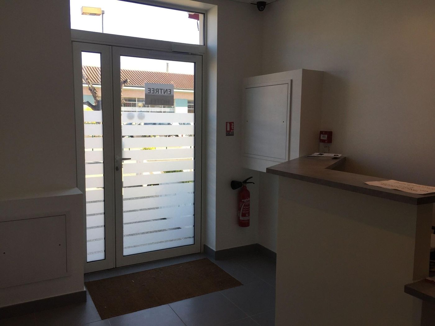 Le Logis Dauphinois - France - ROUSSILLON-EN-ISERE - Lobby - 1