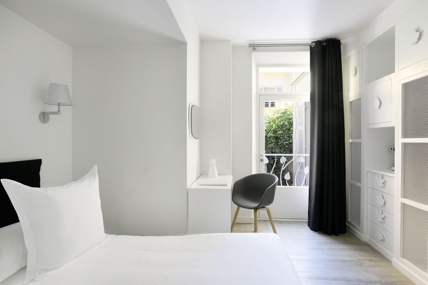 White-1921-Saint-Tropez-Room-8