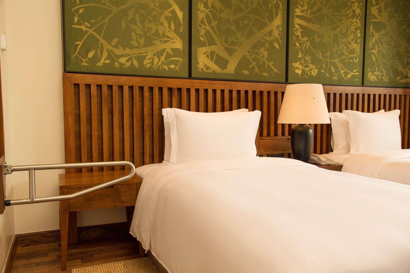 DoubleTree-by-Hilton-Weerawila-Rajawarna-Resort-Room-42