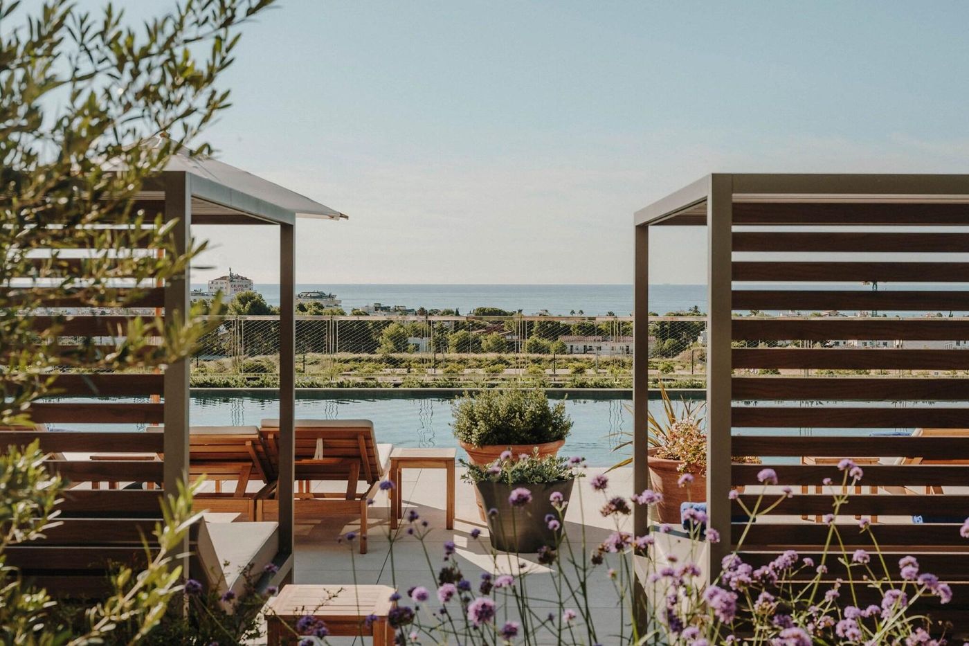 Sabatic--Sitges--Autograph-Collection-Pool-13