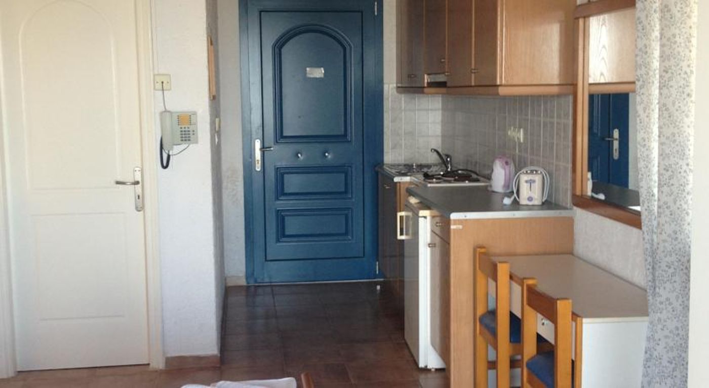 Metaxatos Apartments