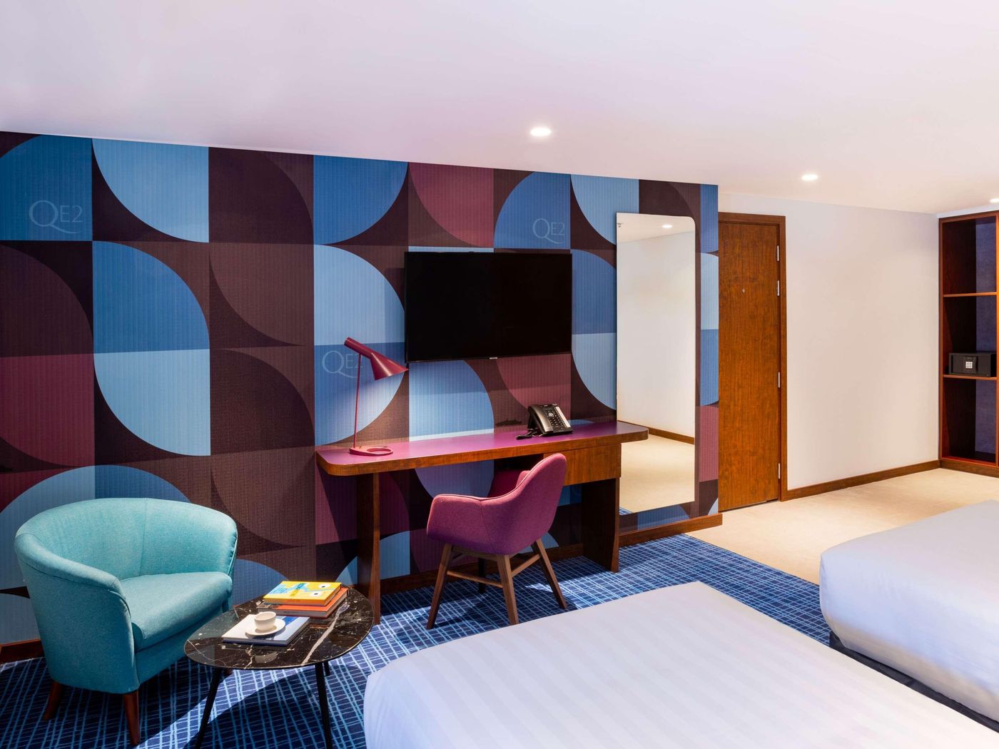 Queen-Elizabeth-2-Hotel-Room-32