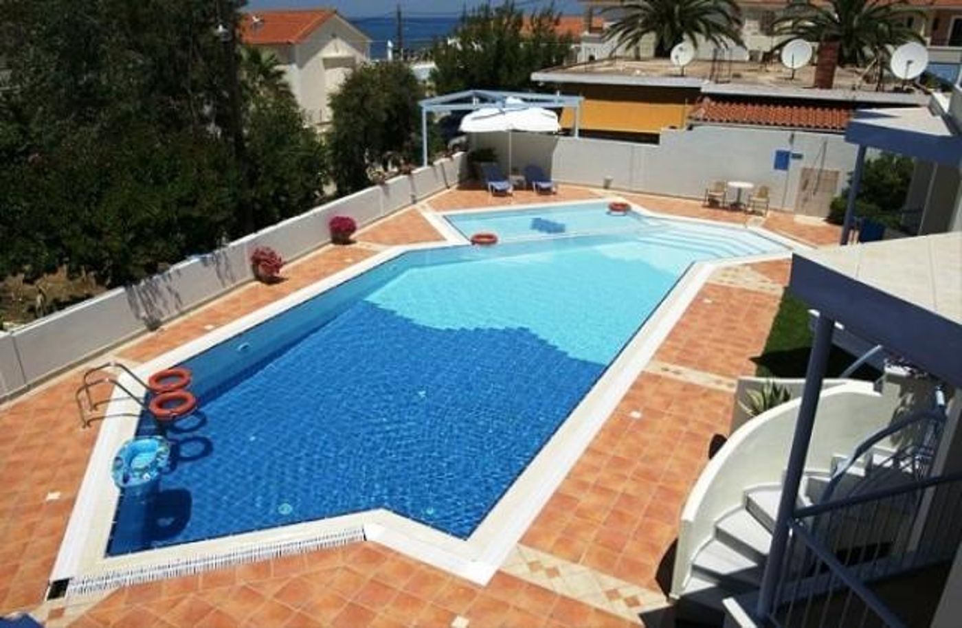 Niriides Hotel and Apartments