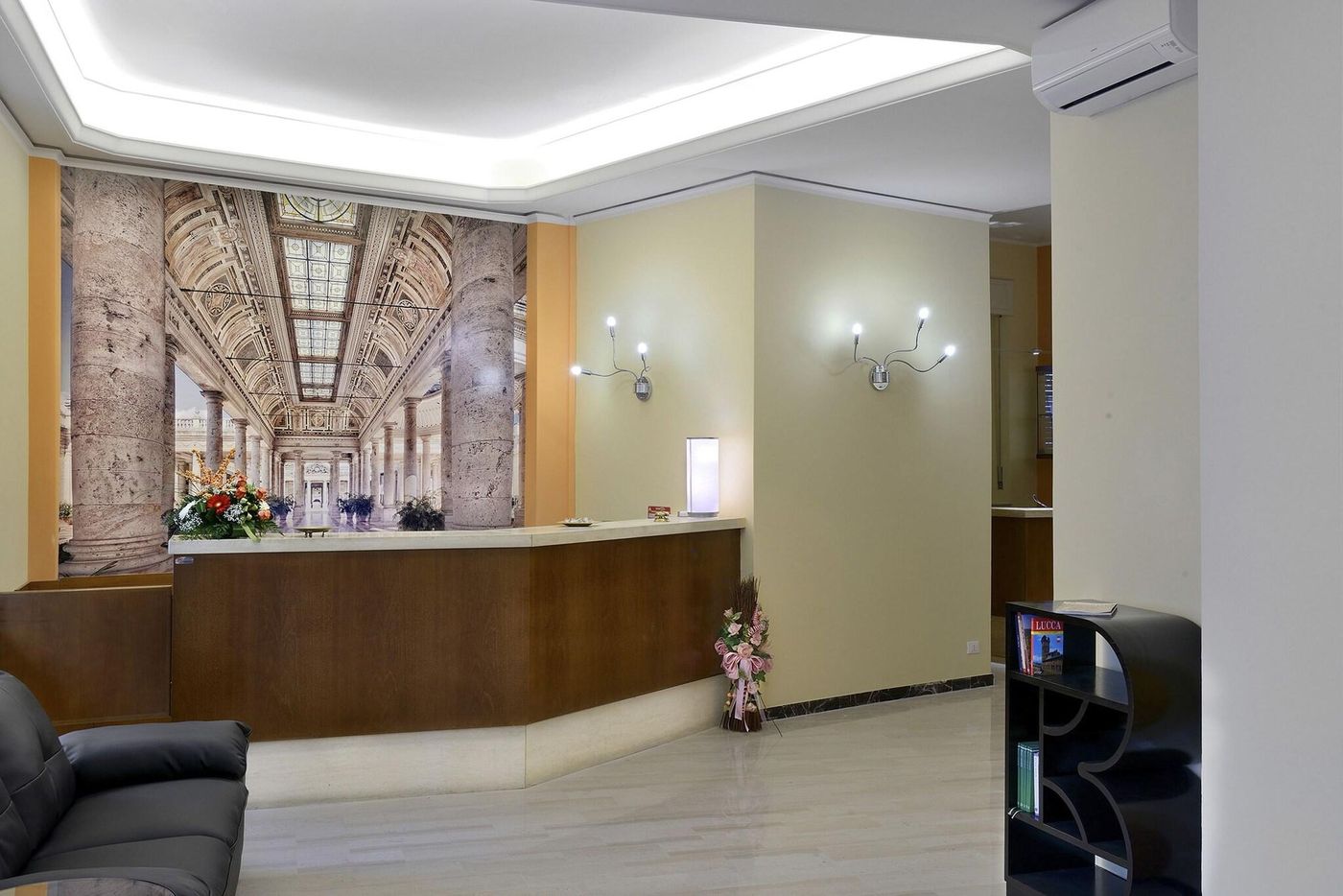 SmArt-Hotel-Bartolini-Lobby-2