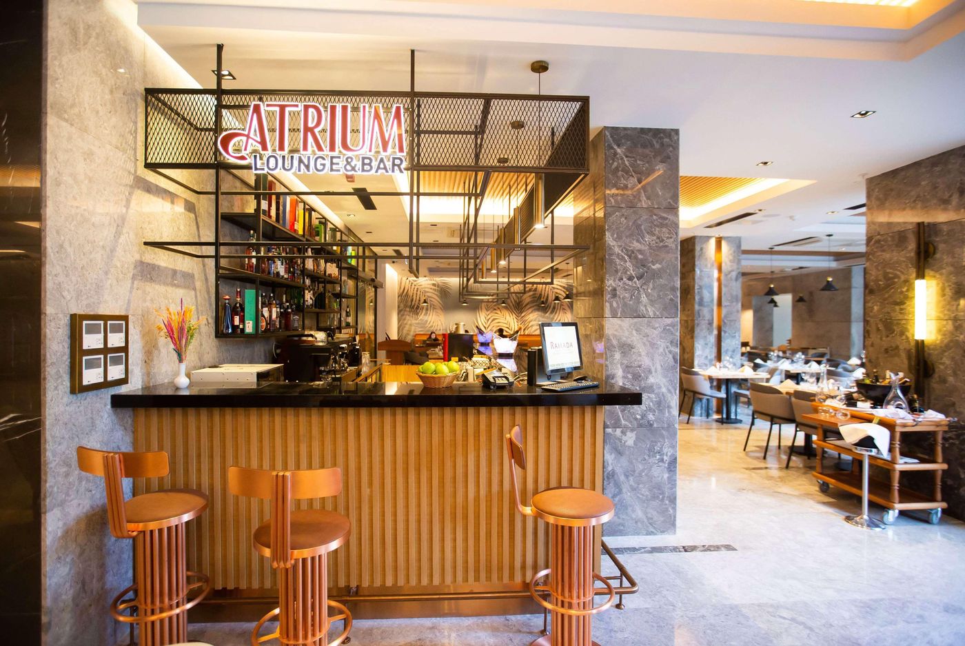 Ramada-Plaza-By-Wyndham-Istanbul-Sultanahmet-Bar-22