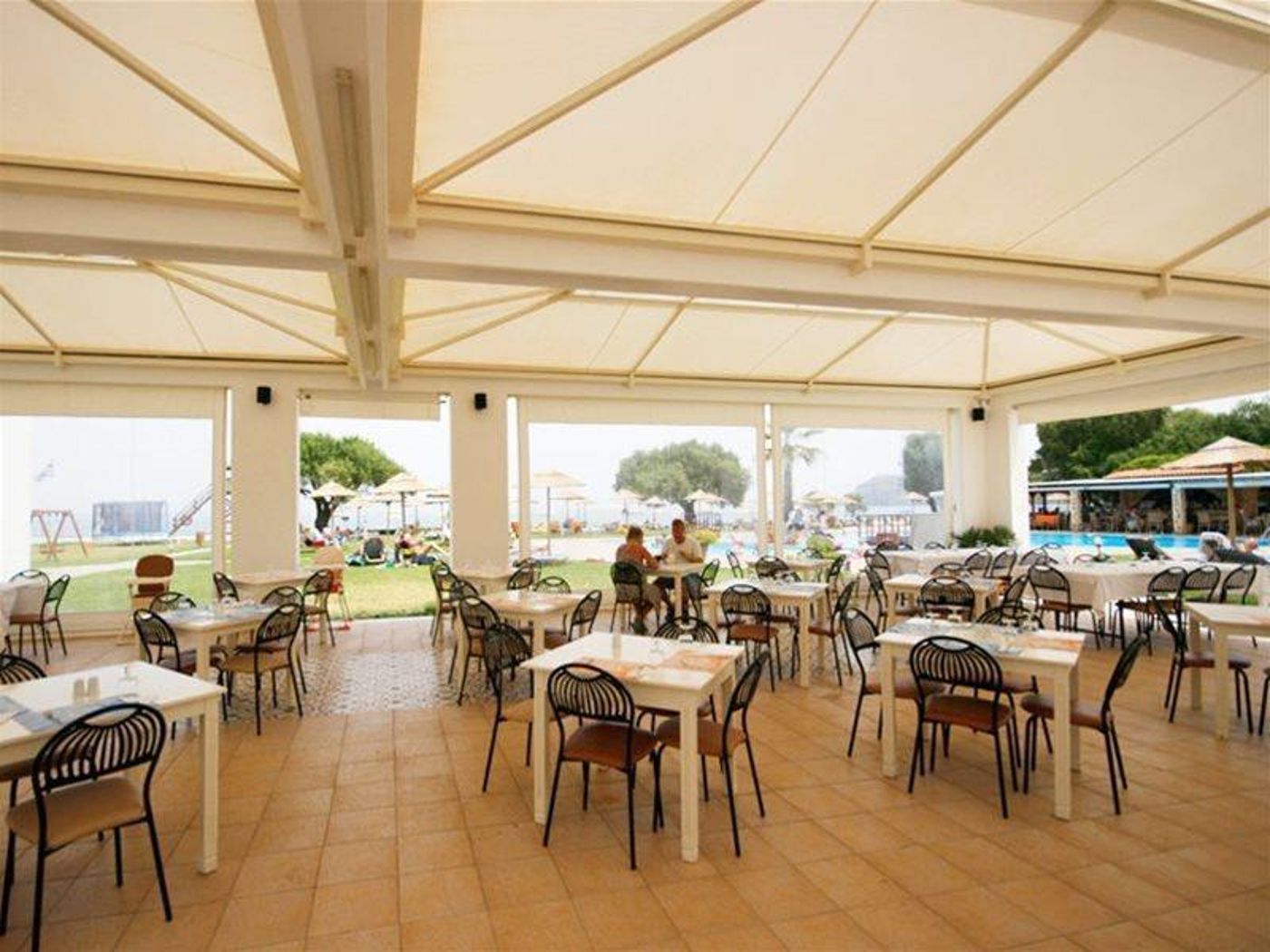 Geraniotis-Beach-General-view-11