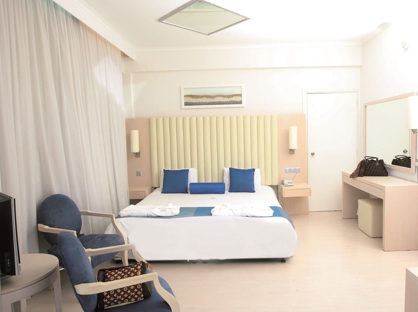 Tsokkos-Vrissiana-Beach-Hotel-Room-15