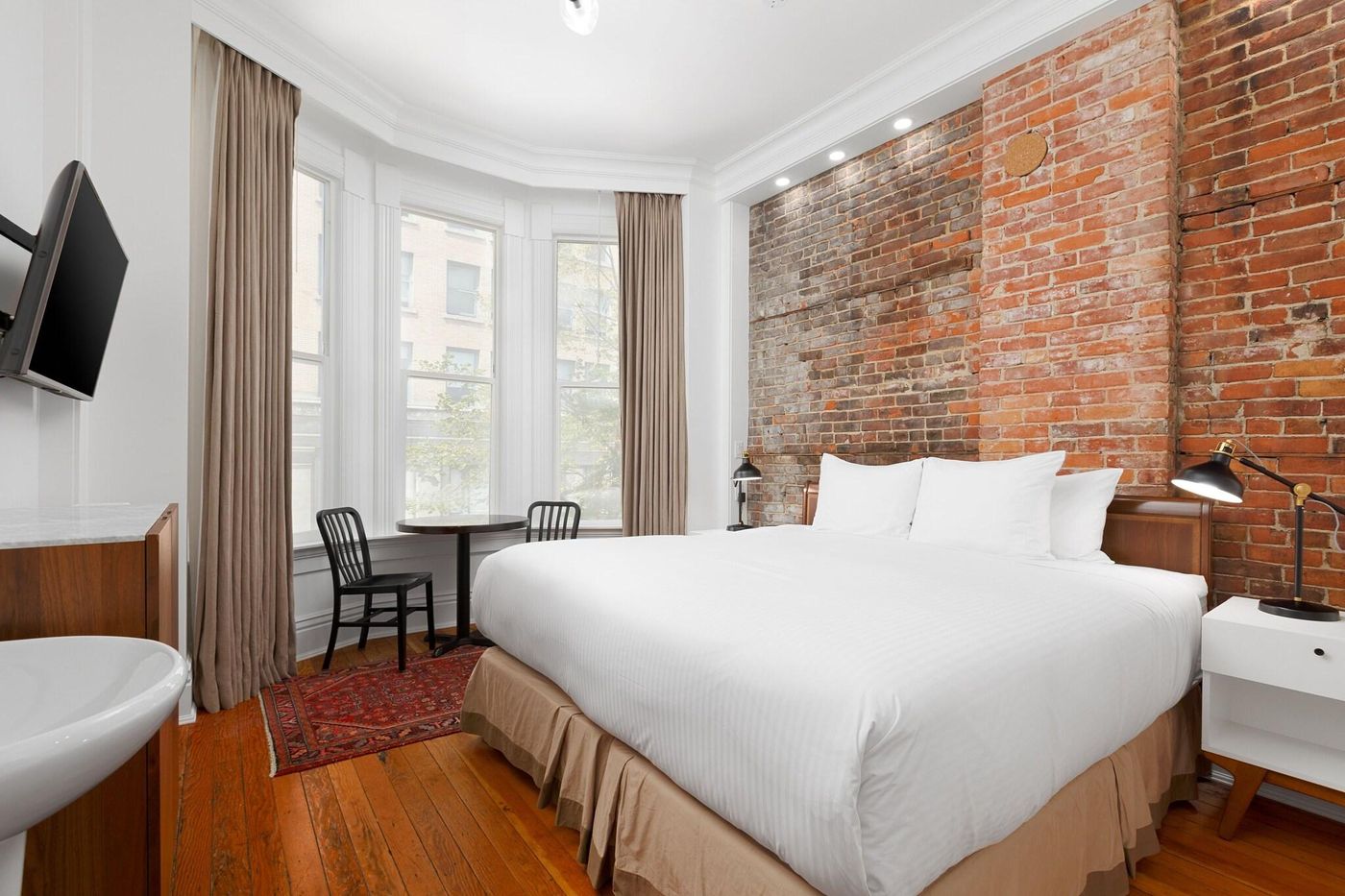 Victorian-Hotel-Vancouver-Room-15