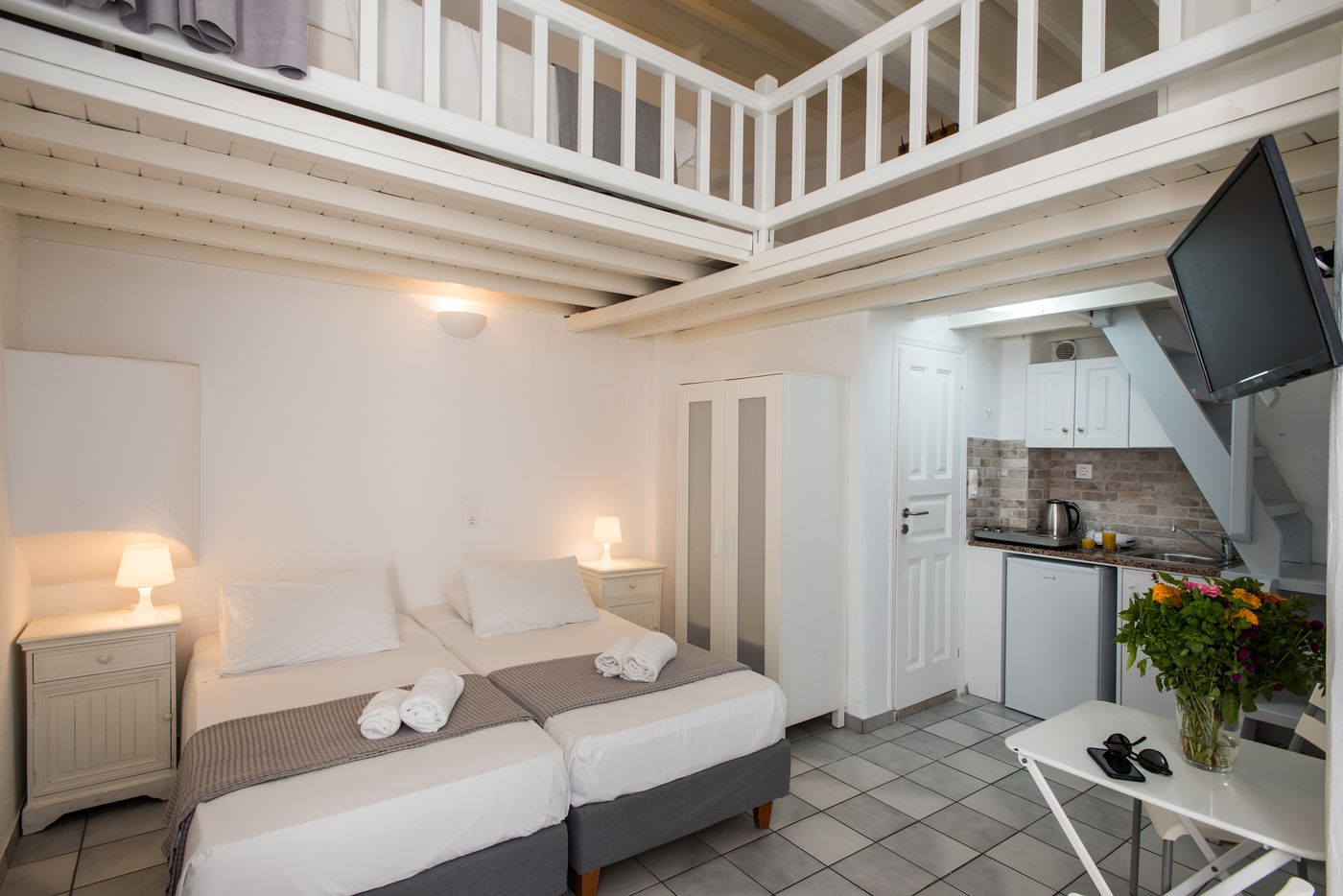 Madres-Houses-Room-6