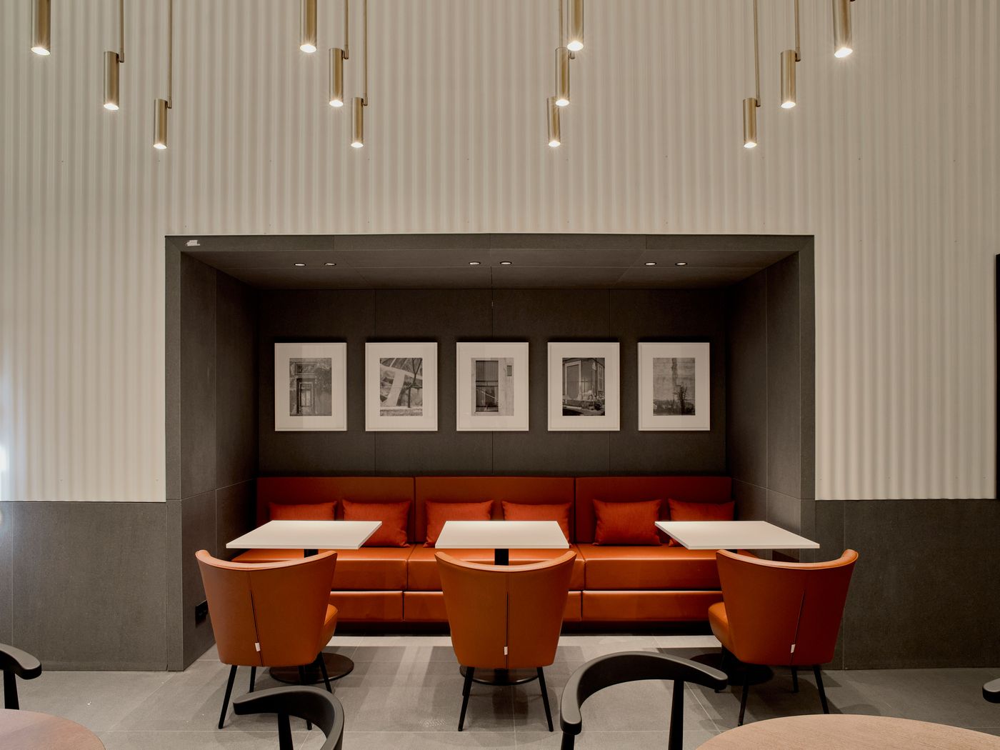 Kozmo-Hotel-Suites---Spa-Bar-23