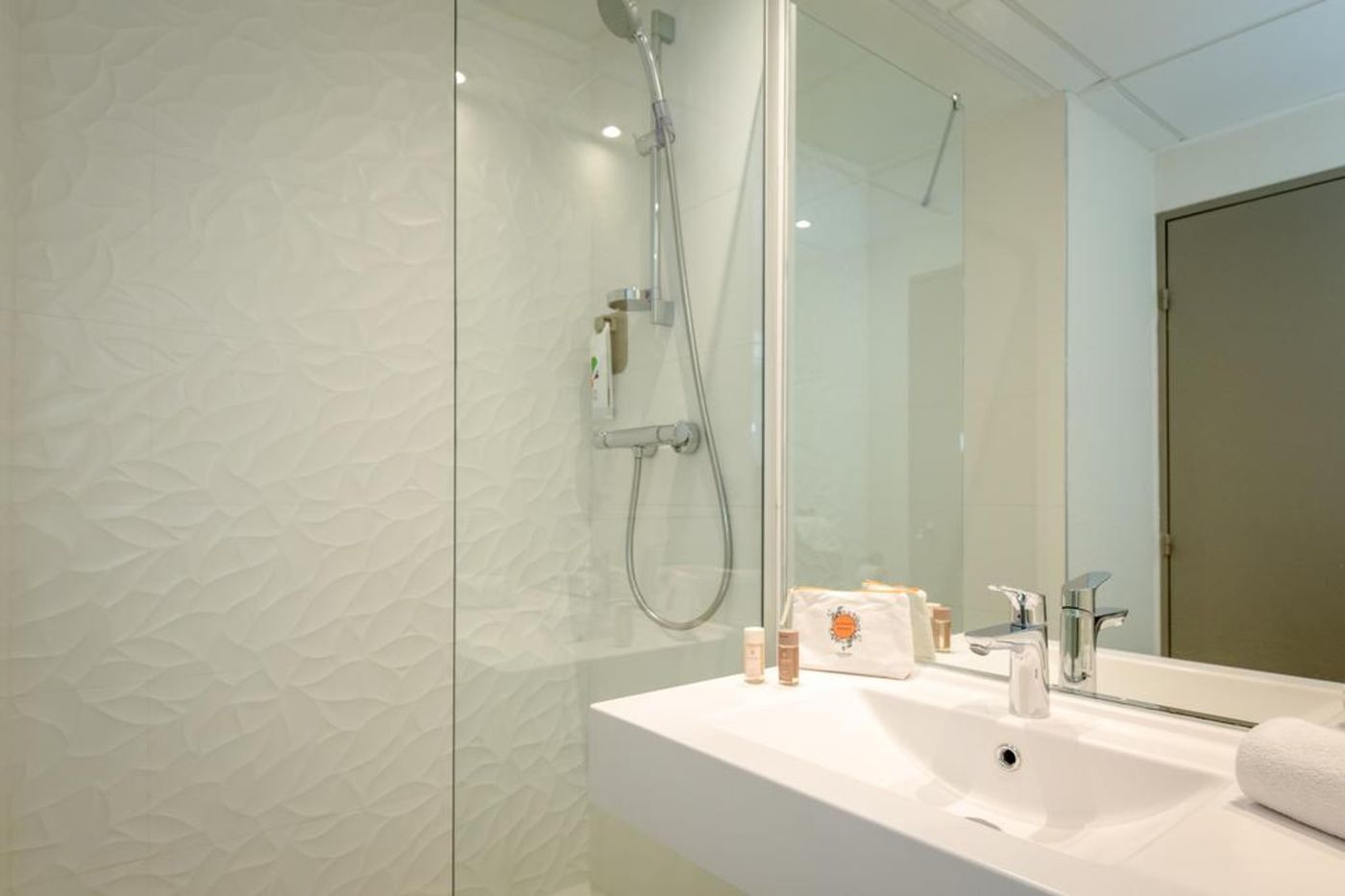 ibis-Styles-Cannes-Le-Cannet-Room-32