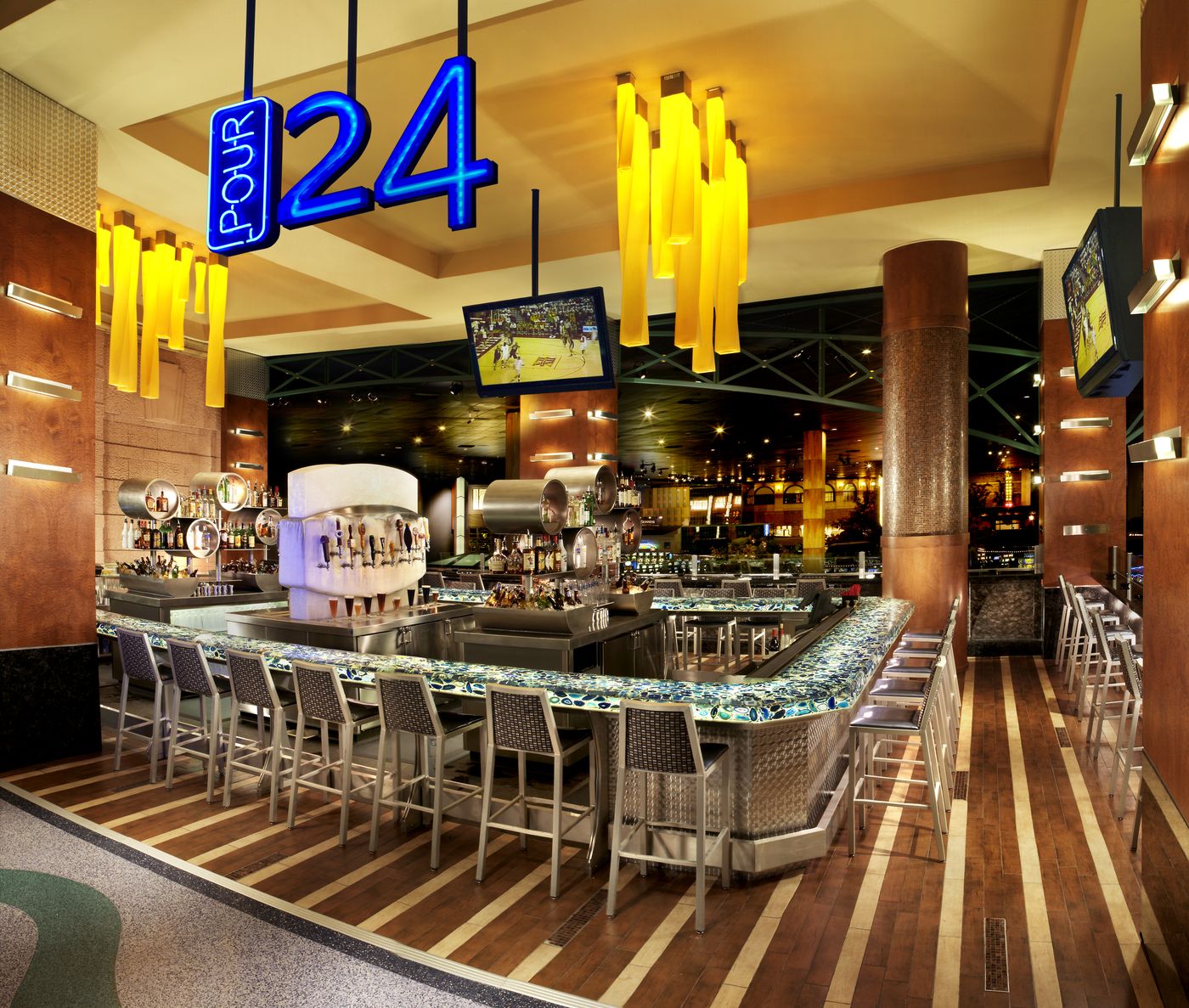 New-York-New-York-Bar-31