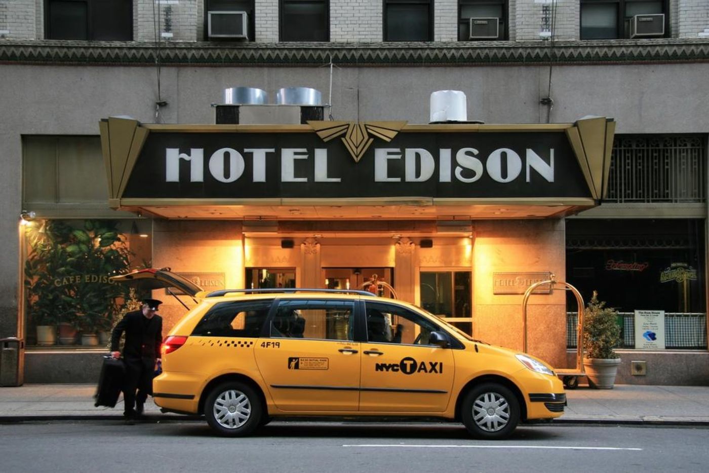 The-Edison-Hotel-NYC-General-view-7