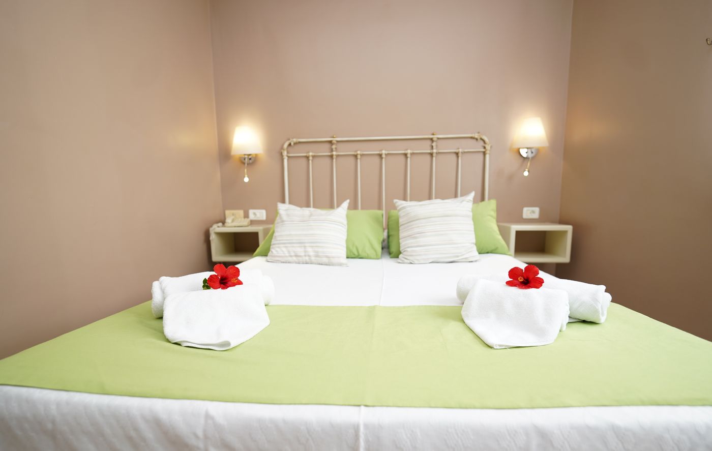 Hotel-RF-Astoria---Adults-Only-Room-14