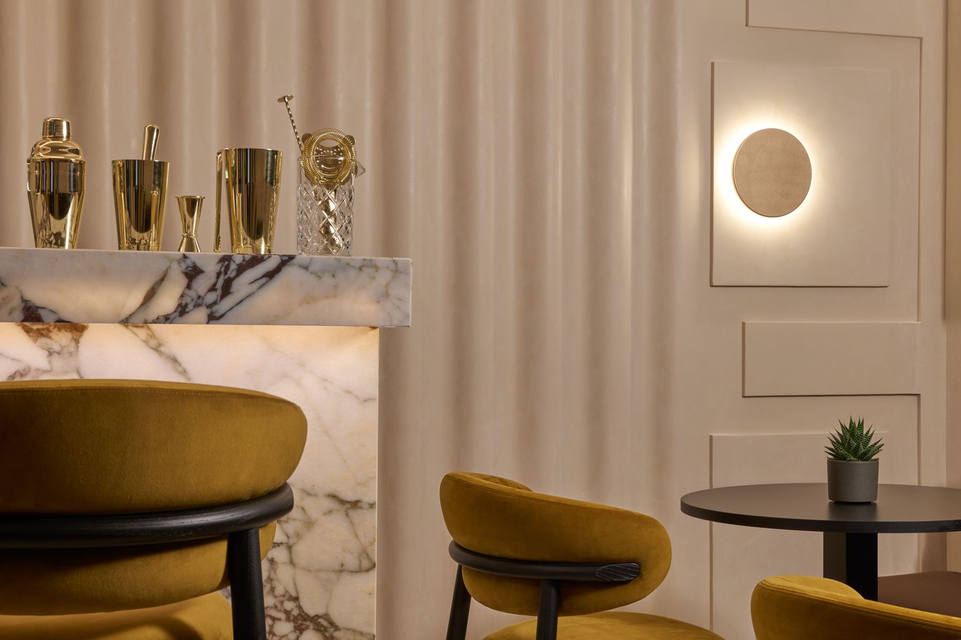 Borghese-Contemporary-Hotel-Bar-9