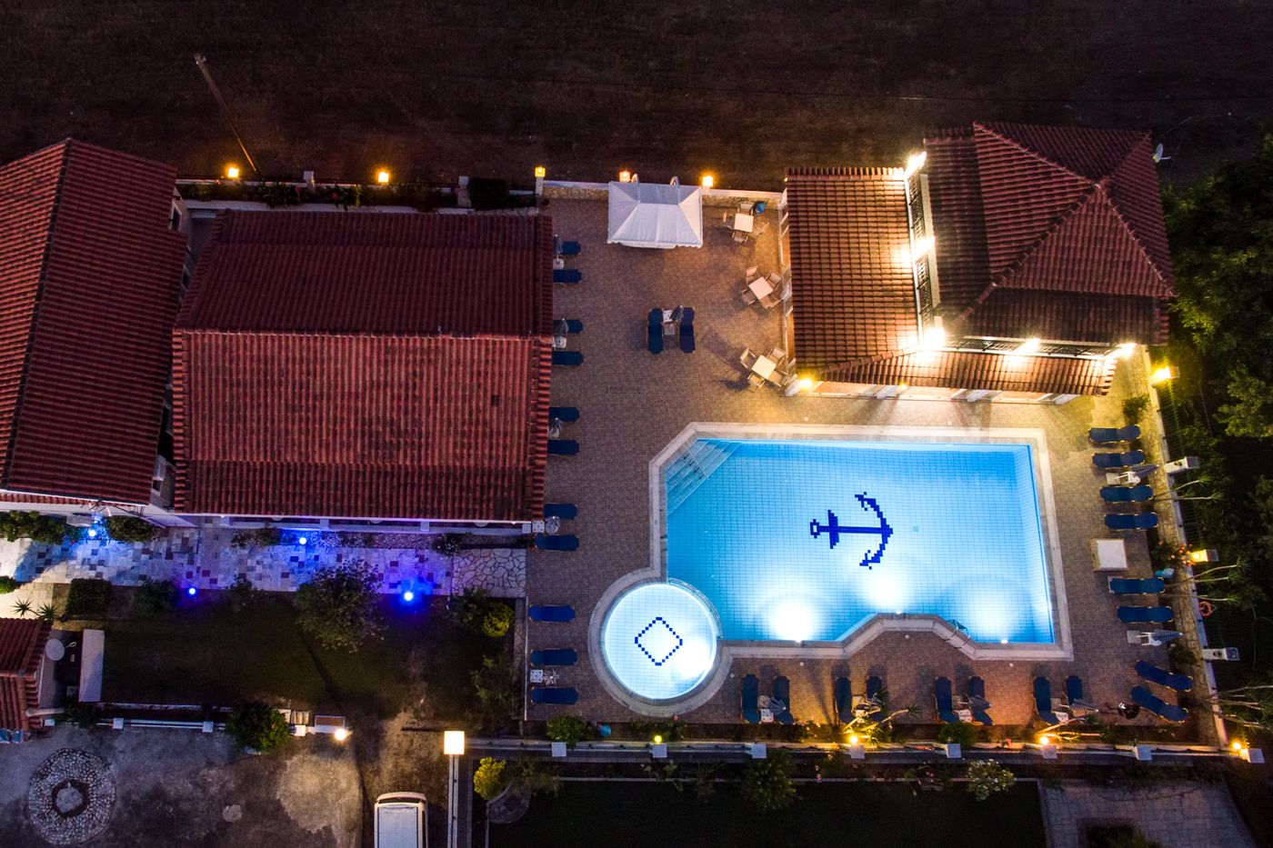 Makis-Studios---Apartments-Pool-14