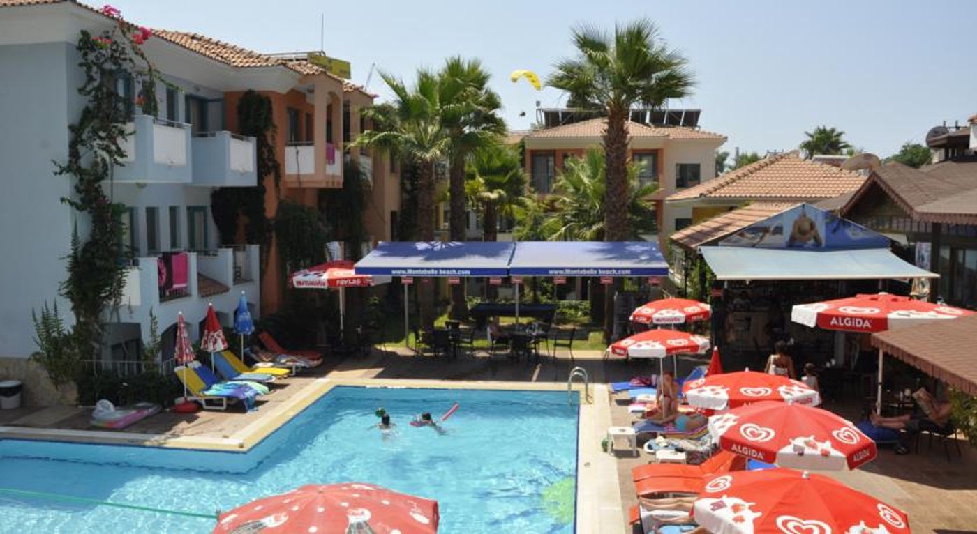 Montebello Deluxe Hotel