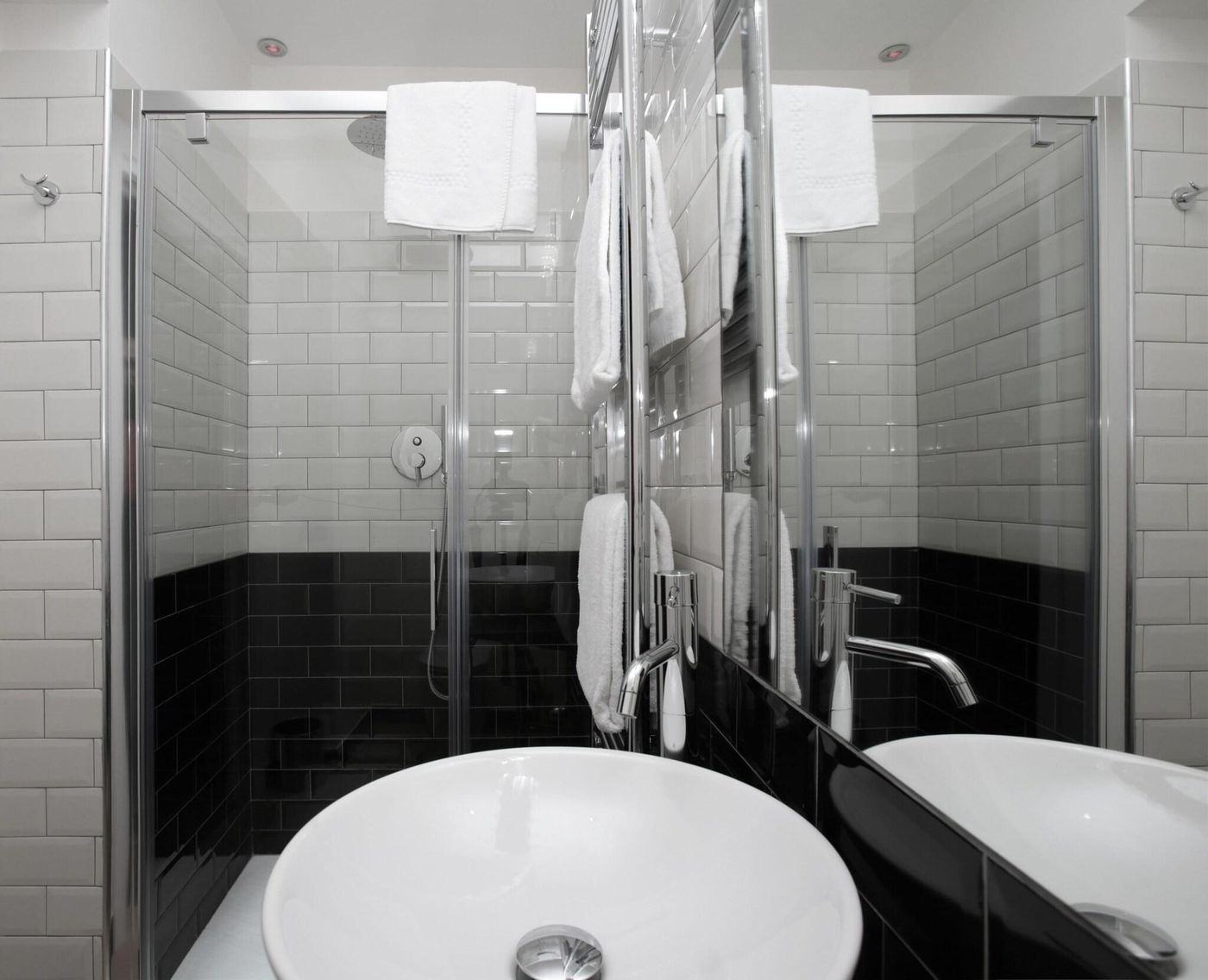 Trevi-Contemporary-Suite-Room-30