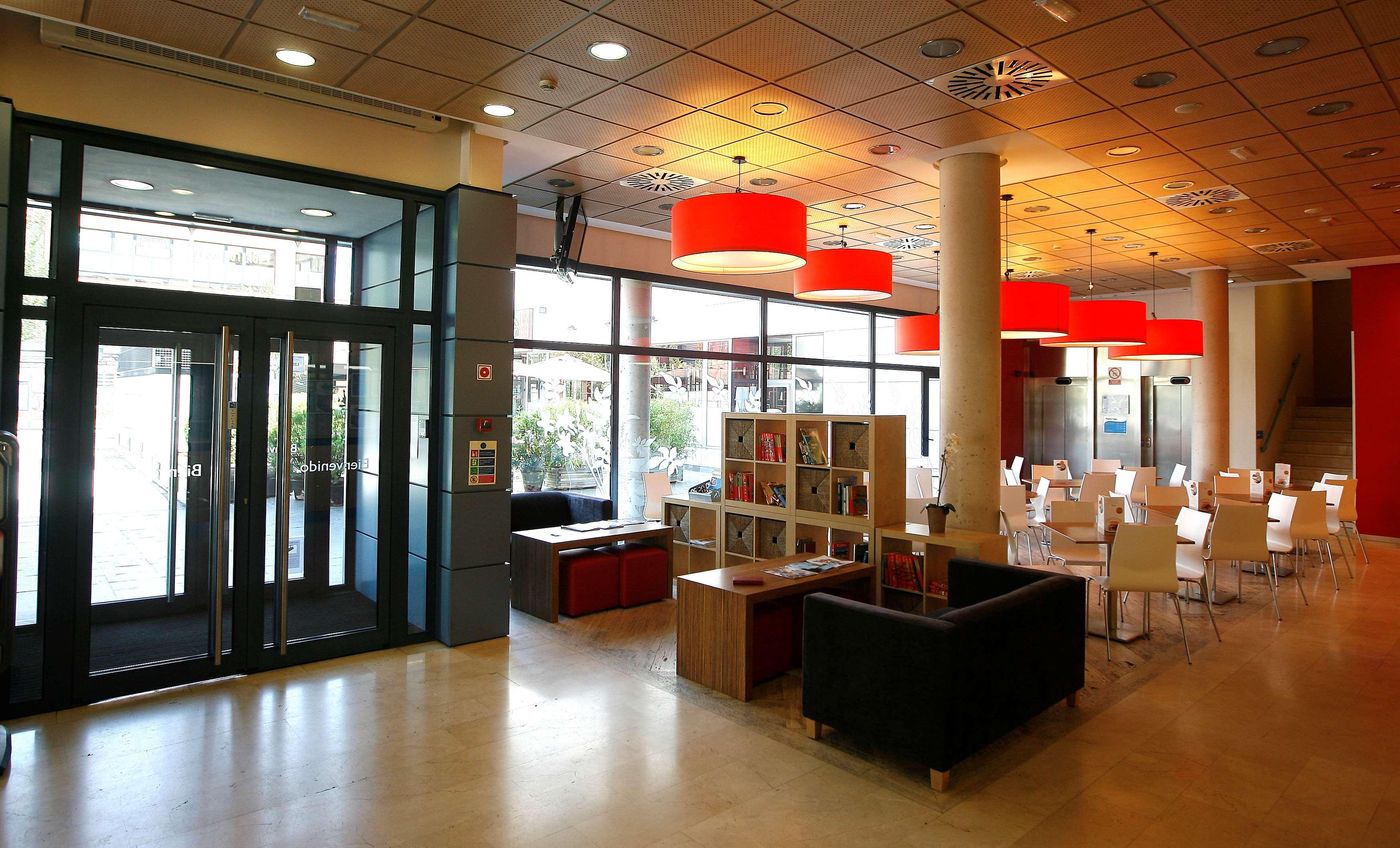 Travelodge-Torrelaguna-Lobby-3