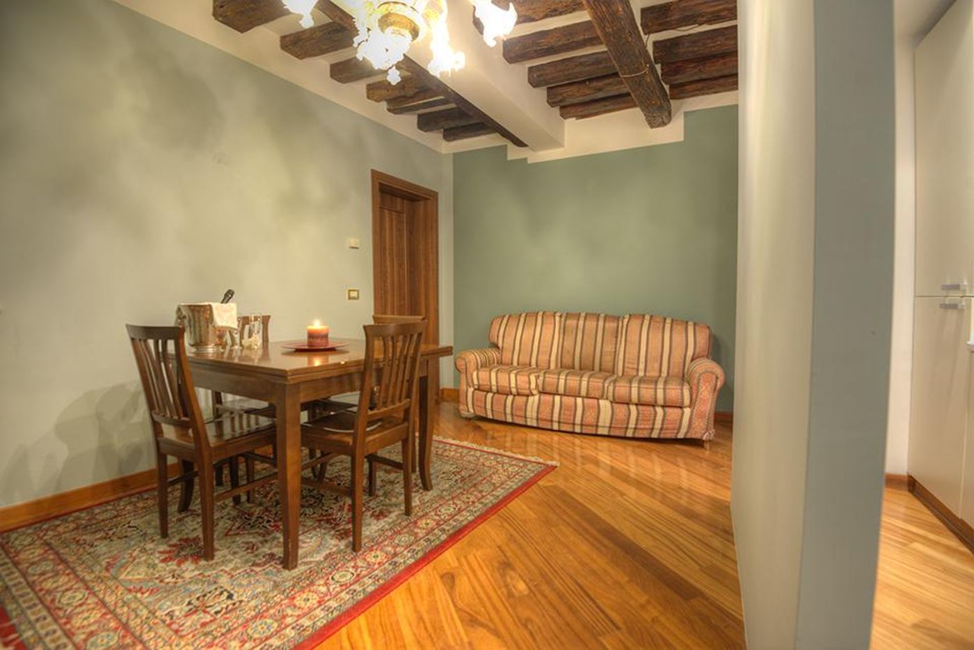 Ca--Dell-Arte-Suites-Lobby-16