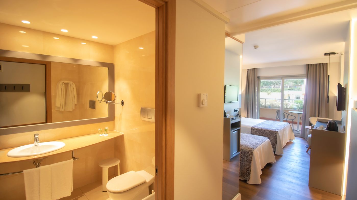 Golden-Bahia-de-Tossa-Room-37