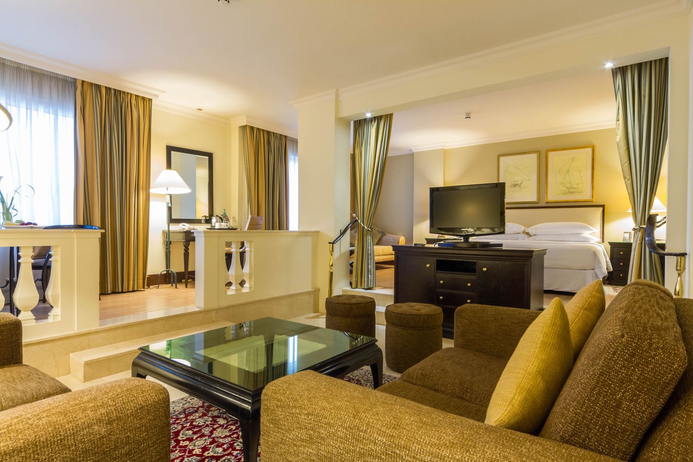 Grand-Excelsior-Deira-Hotel-Room-10