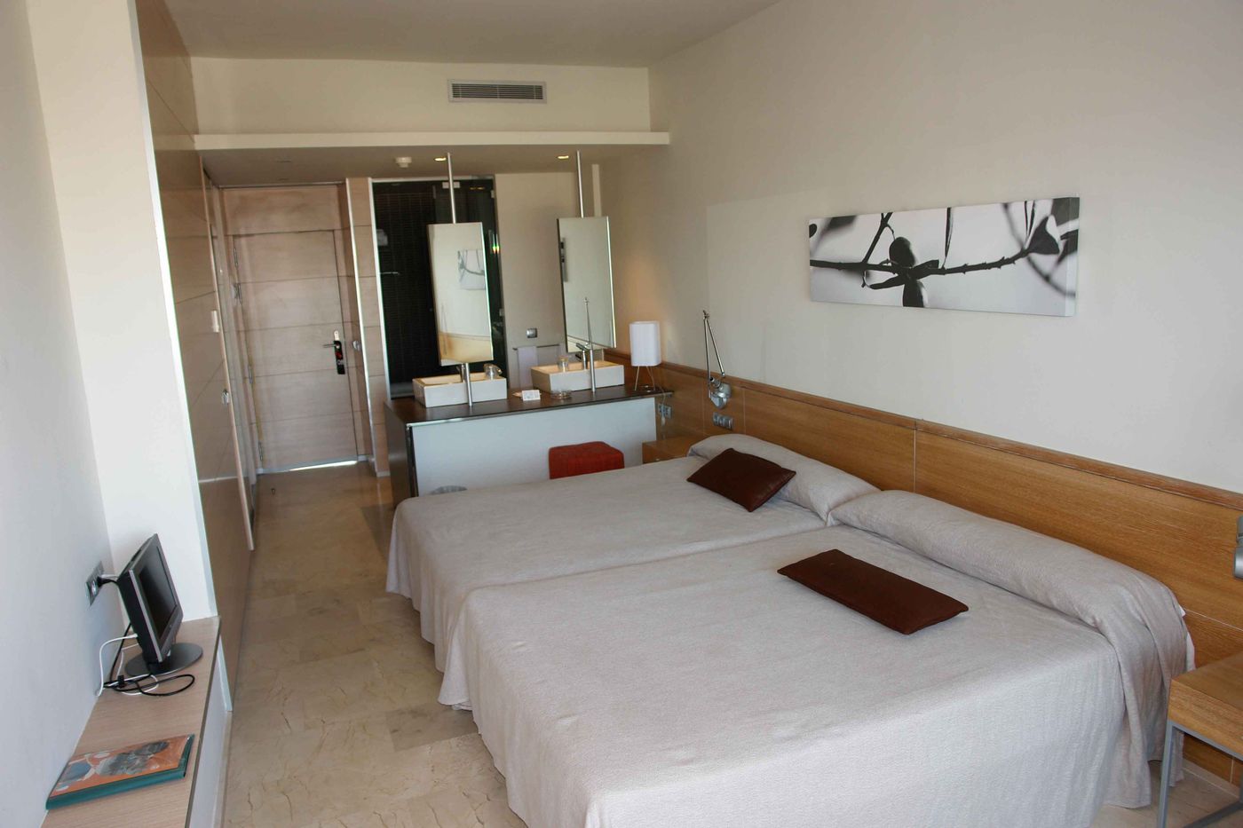 Ohtels-Les-Oliveres-Beach-Resort---Spa-Room-16
