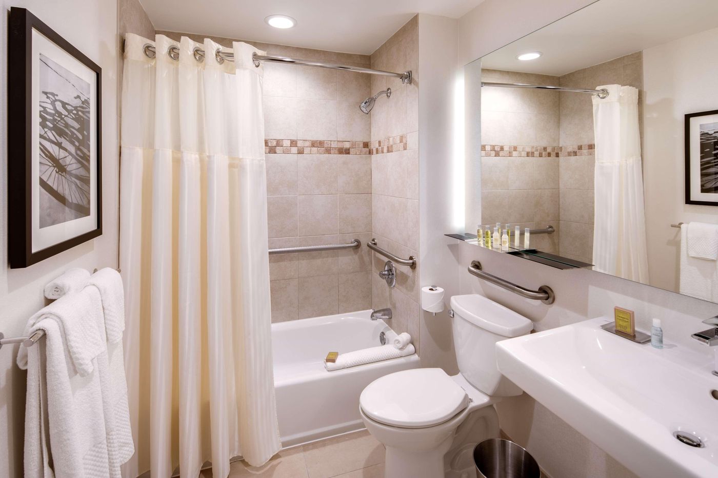 Doubletree-Hotel-Jersey-City-Room-28
