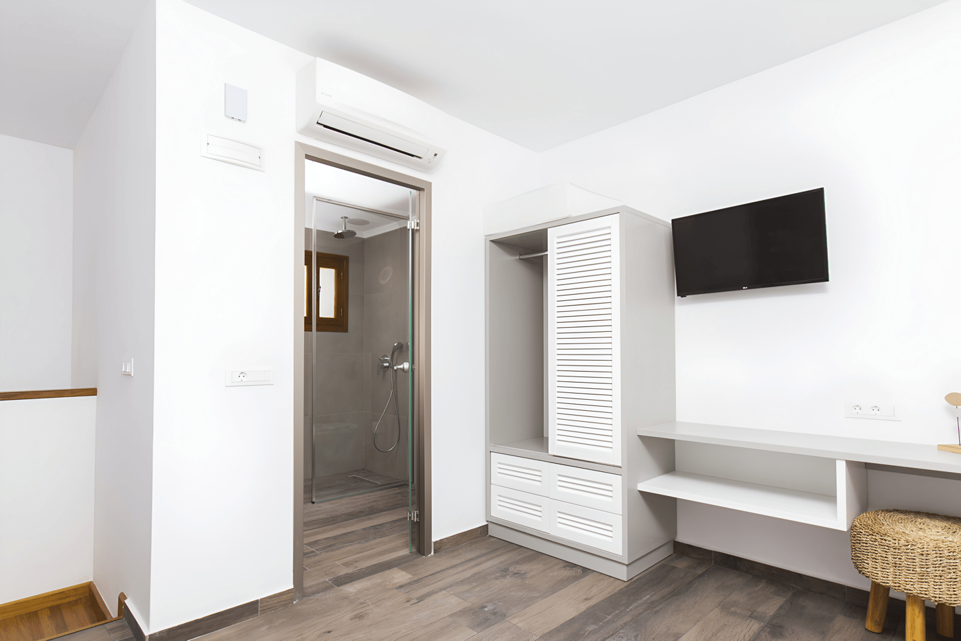 Del-Mar-Studios-Room-9