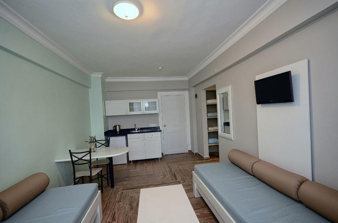 Two Seas Luxury Suites