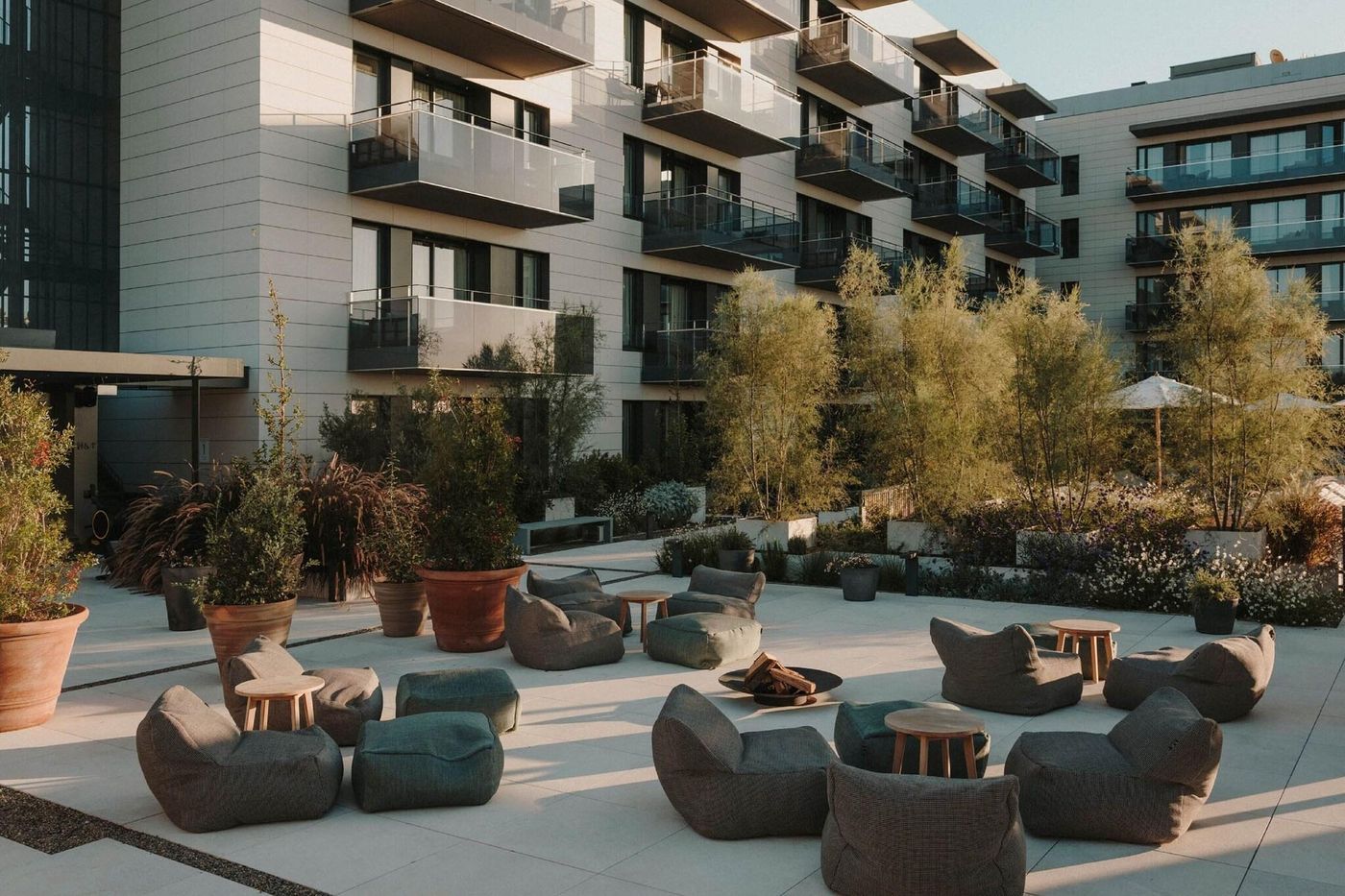 Sabatic--Sitges--Autograph-Collection-Pool-5