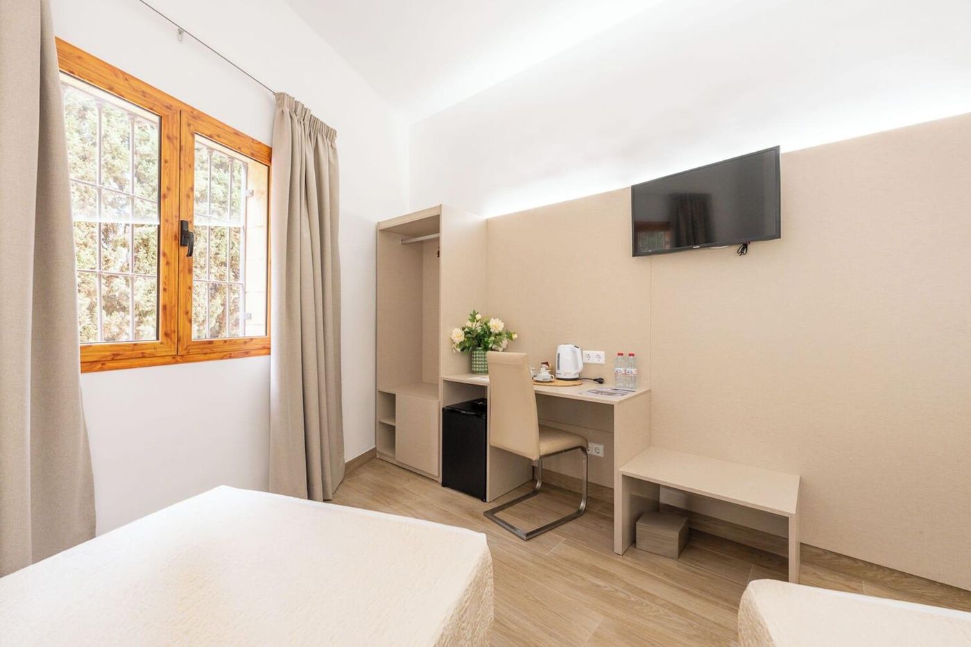 Hotel-Plaza-del-Castillo-Room-28