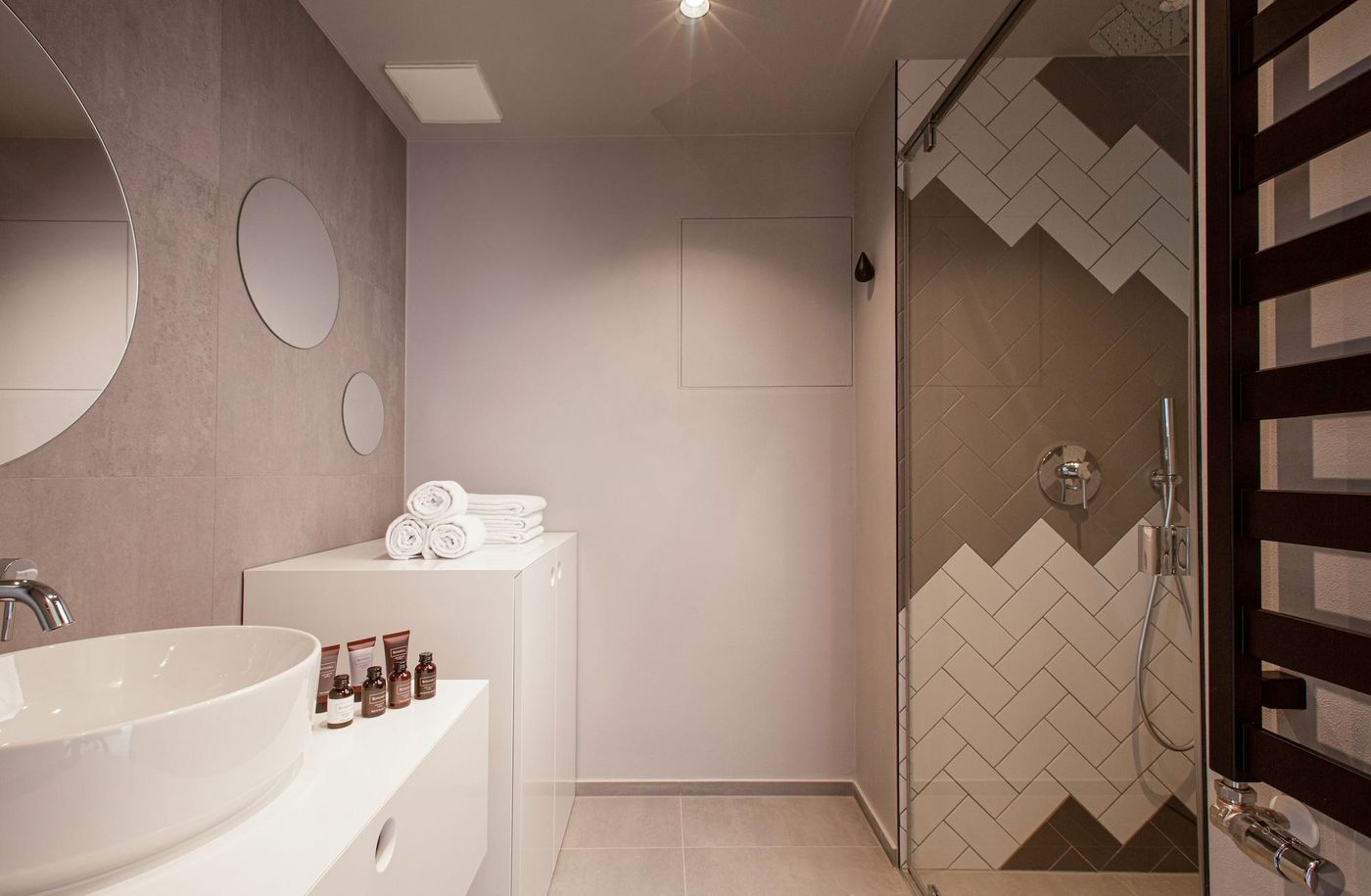 OREA-Place-Seno-Room-42