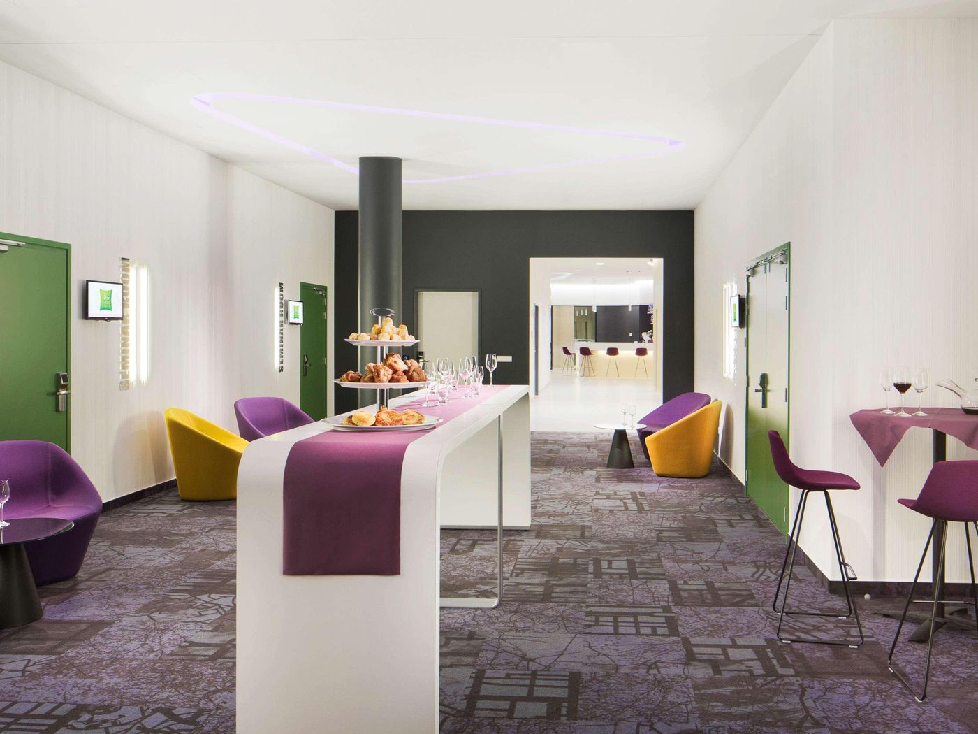 ibis-Styles-Budapest-Airport-Restaurant-16