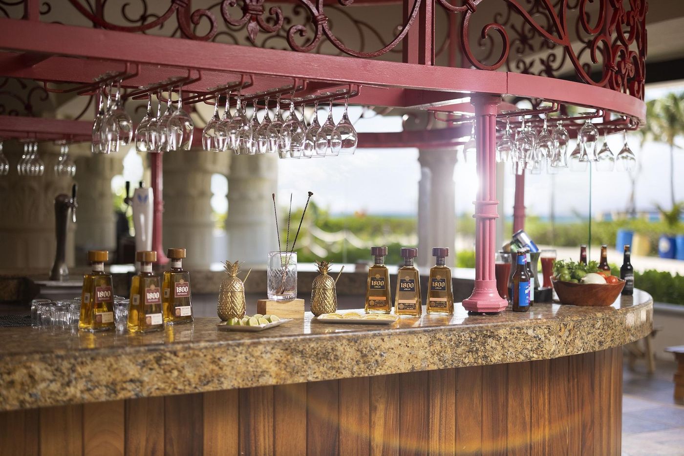 Hilton-Playa-del-Carmen-All-inclusive--The-Royal--Bar-25