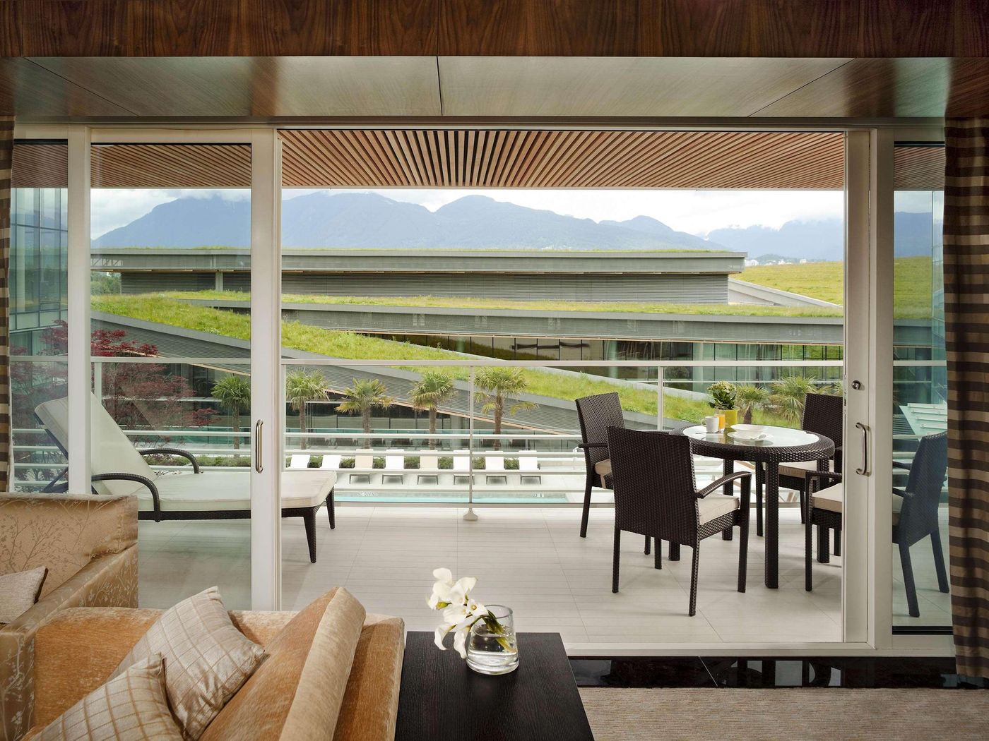 Fairmont-Pacific-Rim-Room-5